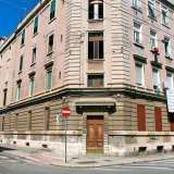 In seguito all'alluvione del 1926 che colp� Bari, l'Istituto fascista autonomo per le case popolari commission� all'ingegnere Giuseppe Favia il progetto per l'edificazione di un condomio per gli alluvionati del quartiere Libert�